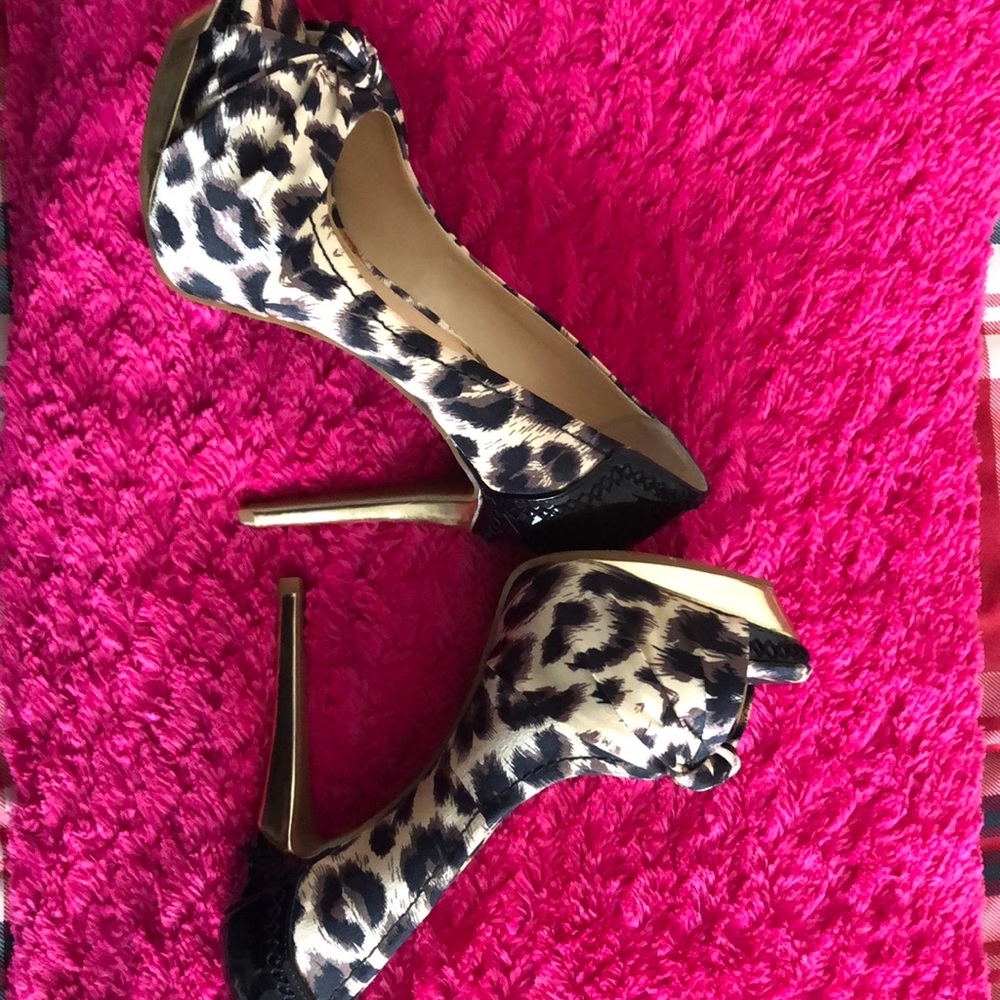Gianni Bini leopard high heels